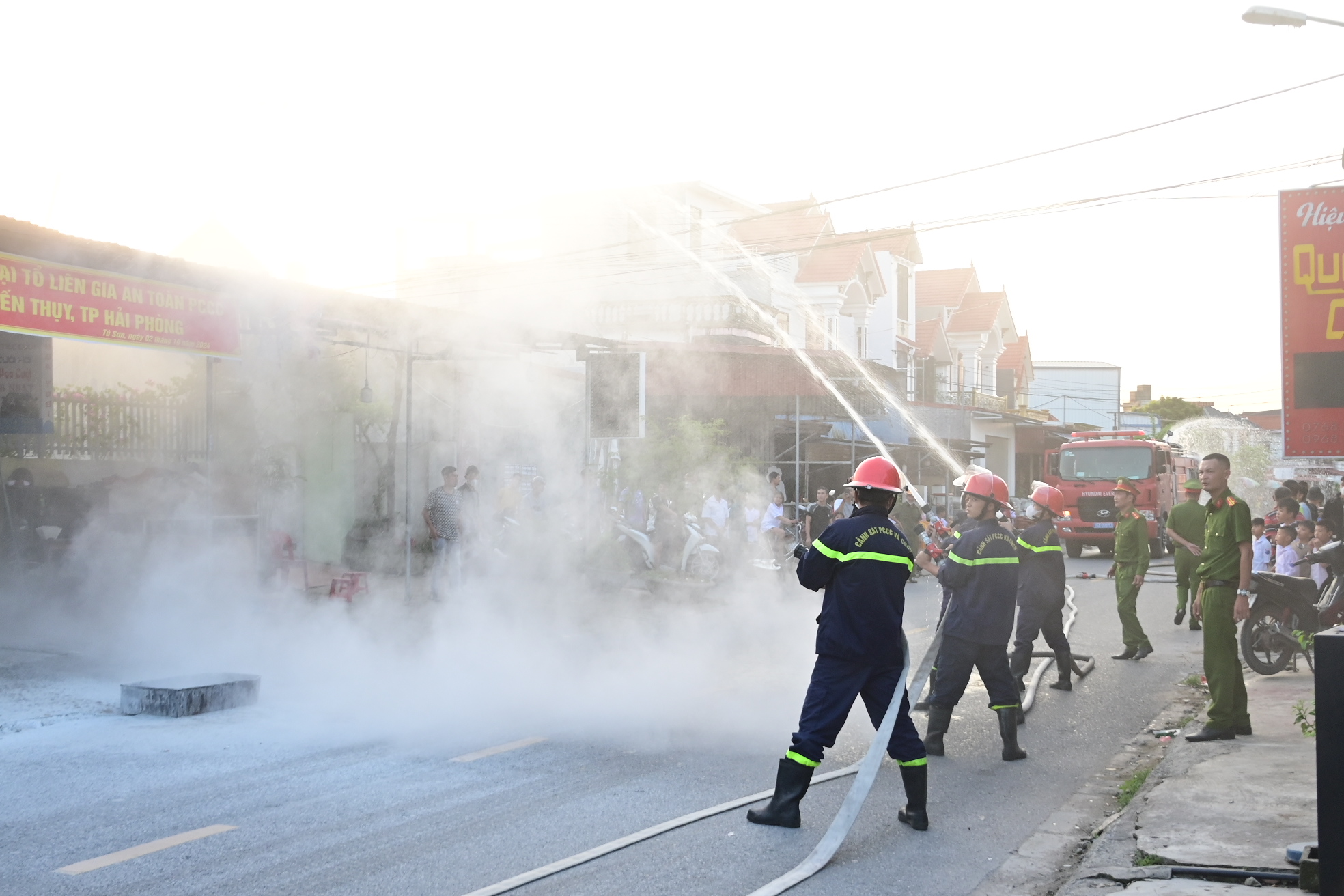 Xã Tú Sơn (Kiến Thuỵ):Thực tập thành công phương án chữa cháy, CNCH tại “Tổ liên gia an toàn PCCC” thôn 4